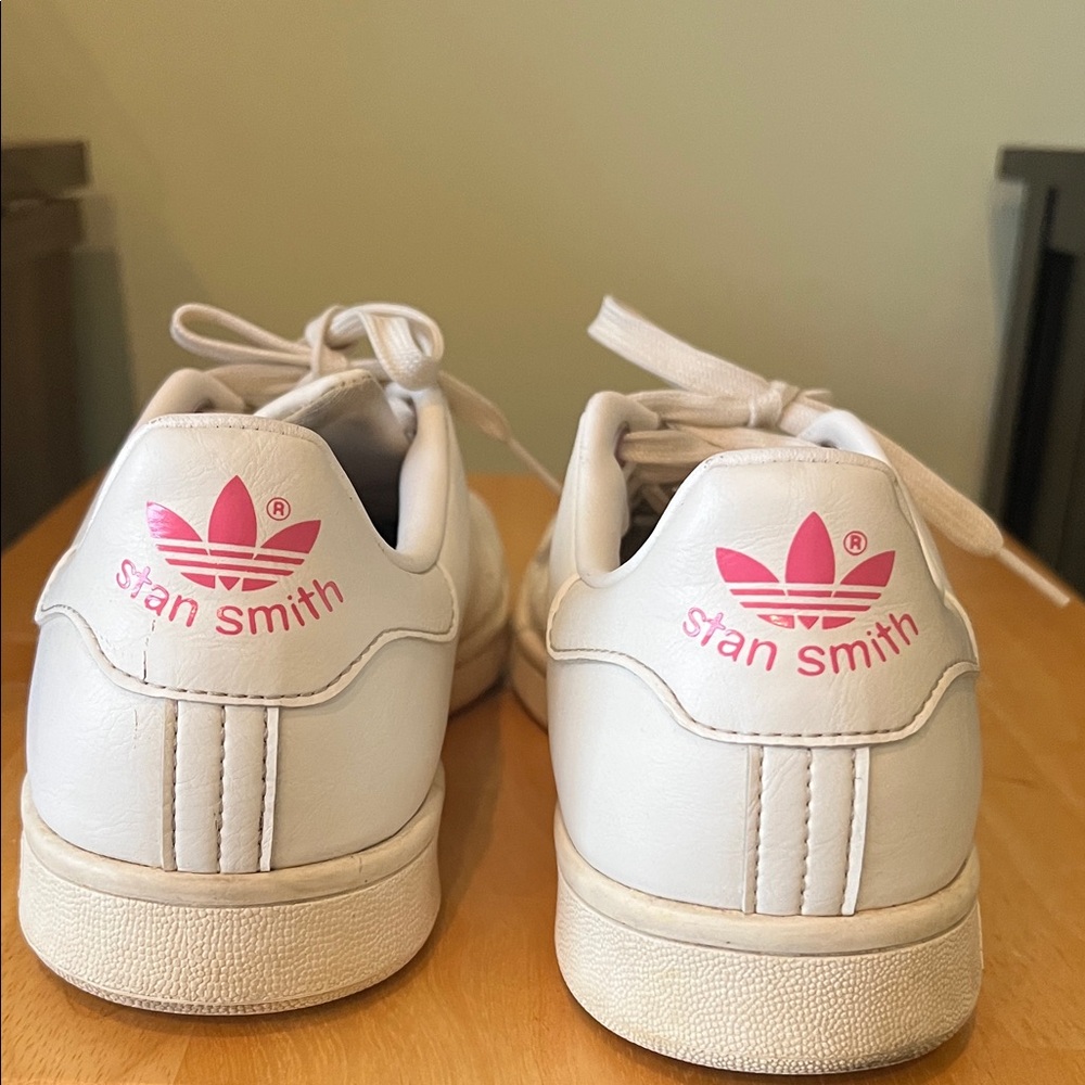 Stan Smith adidas White Low-Top Sneakers with Pink Heel Logo